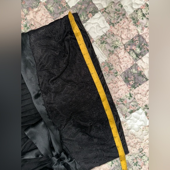 Moda International Women’s Black Strapless Lace Ruffle Tie Around Bow Zip Up Top - Picture 5 of 6